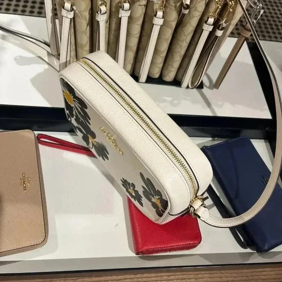 JAMIE CAMERA BAG WITH FLORAL PRINT (COACH CZ598) GOLD/CHALK MULTI - Picture 9 of 11